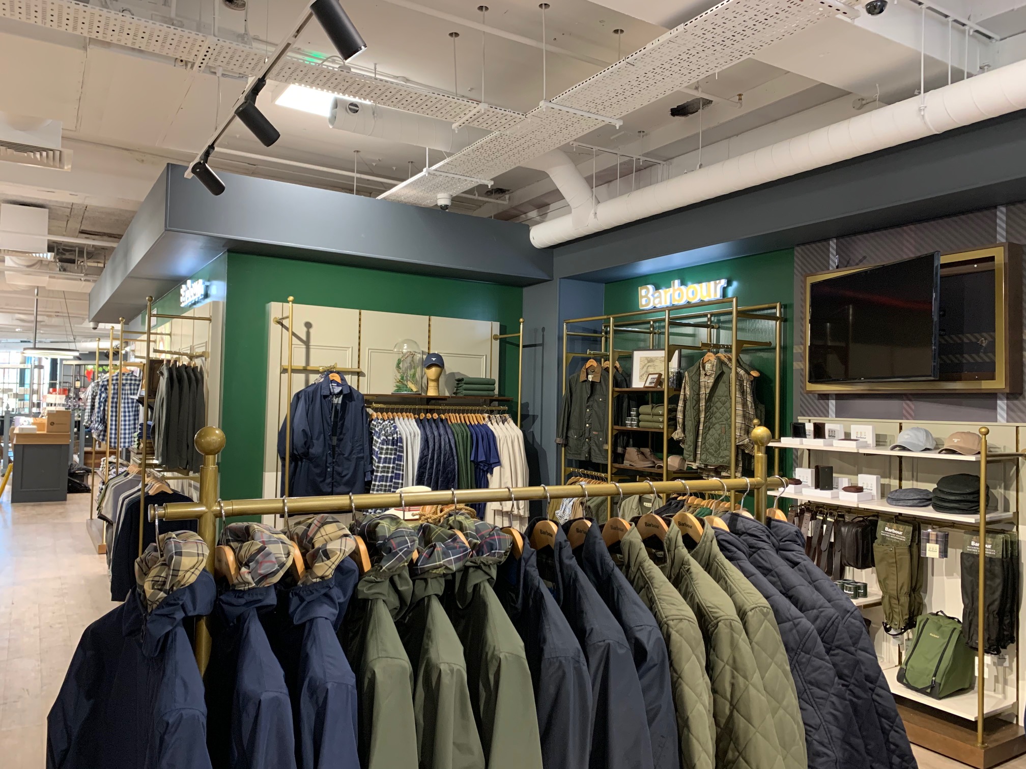 Barbour International Signage Ino Plaz